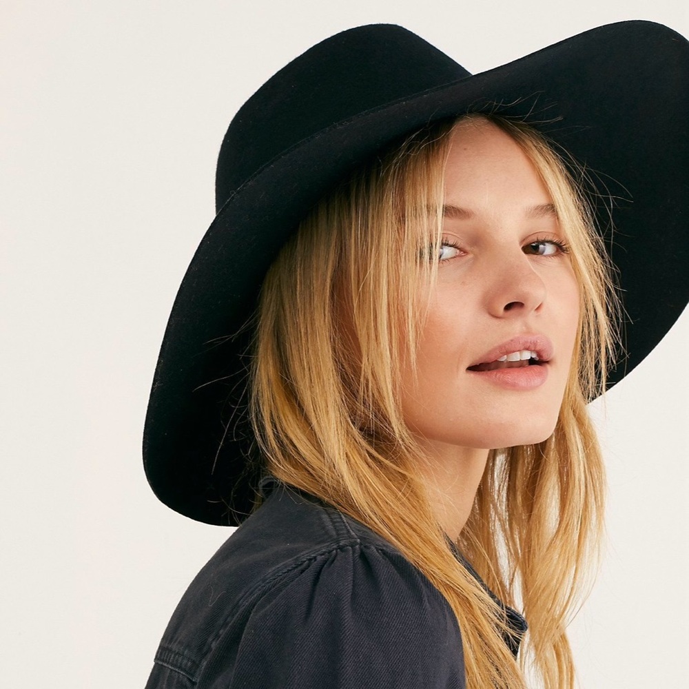 NWOT Black Vegan Suede Molded Panama Hat